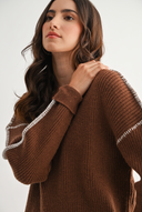 BROWN RIBBED SWEATER WITH CONTRASTING STITCH